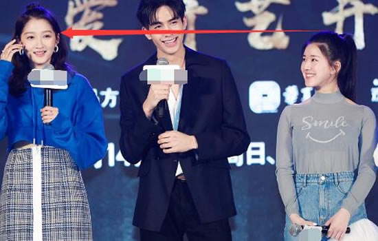 赵露思个人资料简介 赵露思和关晓彤同框合照哪个好看