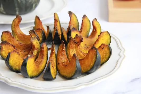 贝贝小南瓜可以用空气炸锅做吗 贝贝小南瓜用空气炸锅烤多长时间