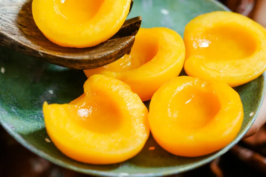 黄桃罐头是热性还是凉性，感冒能吃吗？