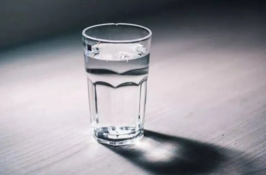 电解质水用冰糖还是白糖好 电解质水用什么糖比较好