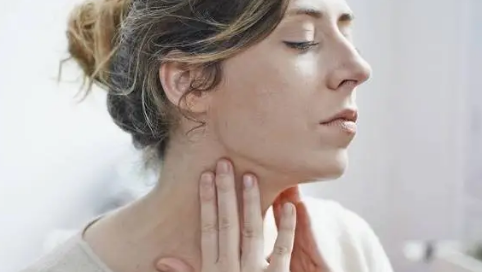 嗓子疼是新型冠状病毒吗 新冠肺炎一开始会嗓子疼吗