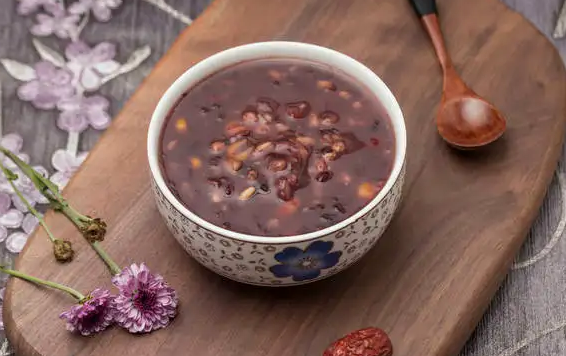 发烧吃绿豆粥还是红豆粥好 发烧喝黑米粥还是白米粥好 发烧吃绿豆粥还是红豆粥好 发烧喝黑米粥还是白米粥好