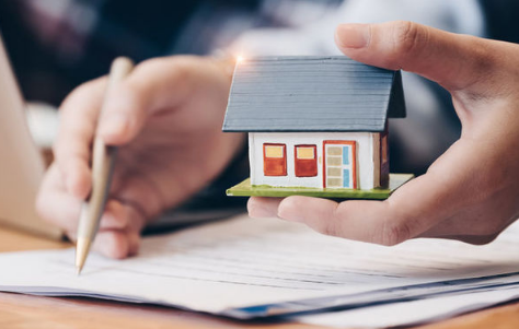 妹妹出钱给哥哥买房房子算谁的 兄弟姐妹共同买房需要注意哪些事项