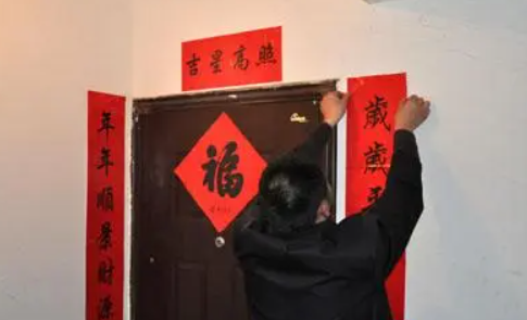 2023年腊月二十四可以贴春联吗 贴对联的注意事项有哪些 2023年腊月二十四可以贴春联吗 贴对联的注意事项有哪些