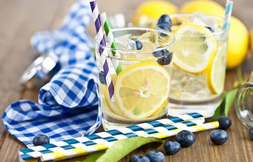 自制电解质水一定要用柠檬吗 如何自制电解质水不用柠檬