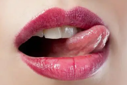 舌头被烫了可以吃辣的吗 舌头被开水烫了怎么办