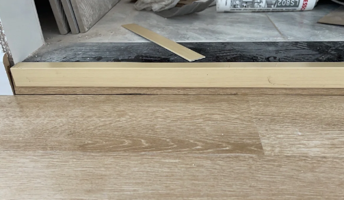 木地板封边条用什么胶粘最好 木地板收口条松了怎么修