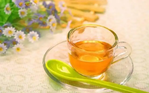 发烧喝红糖水还是白糖水 发烧喝蜂蜜水还是冰糖水