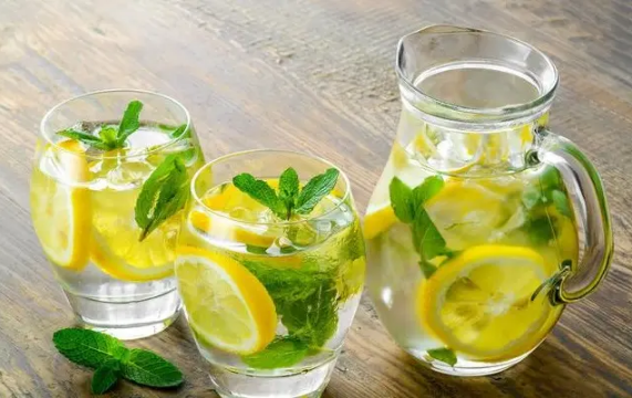 柠檬做电解质水要去皮要加糖吗