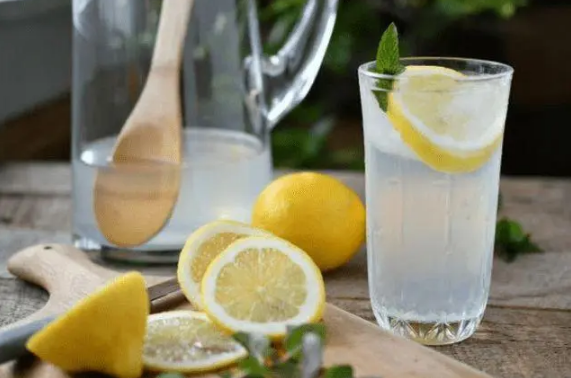 电解质水可以用红糖代替白糖吗 电解质水可以用蜂蜜代替白糖吗