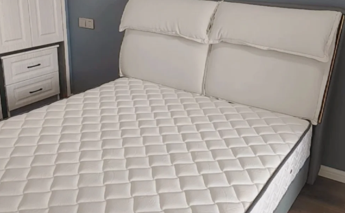 新床垫塑料膜撕掉散味要拿床单铺着吗 新床垫塑料膜撕掉后气味很大怎么办