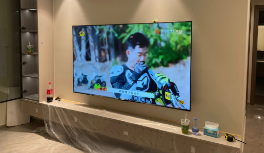 75寸电视能挂空心砖墙上吗 75寸电视离地面多高最合适