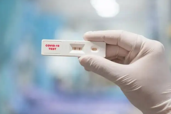 发烧做抗原一道深一道浅正常吗 发烧抗原检测一深一浅怎么回事