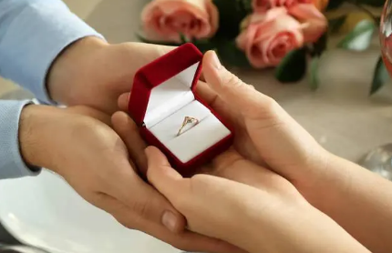 大年初四订婚有什么讲究（正月初四订婚可以去男方家吗）