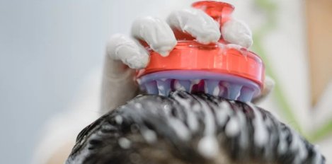 头皮上摸到微微鼓起的包块是怎么了 头皮上摸到微微鼓起的小包会自己好吗 头皮上摸到微微鼓起的包块是怎么了 头皮上摸到微微鼓起的小包会自己好吗