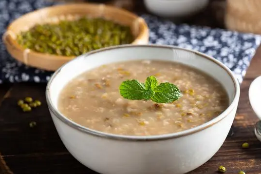 发烧吃绿豆粥还是红豆粥好 发烧喝黑米粥还是白米粥好 发烧吃绿豆粥还是红豆粥好 发烧喝黑米粥还是白米粥好