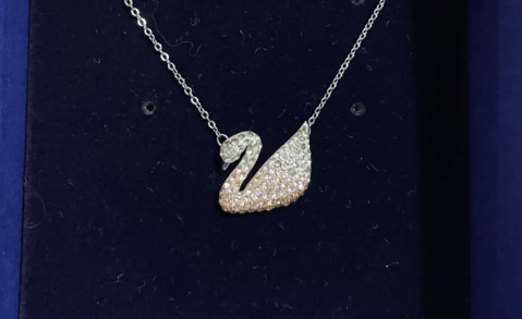 施华洛项链掉钻了可以拿去店里修吗 施华洛专柜补一颗钻多少钱