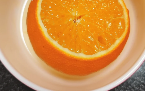 盐蒸橙子千万别乱吃 盐蒸橙子发苦有毒吗 盐蒸橙子千万别乱吃 盐蒸橙子发苦有毒吗