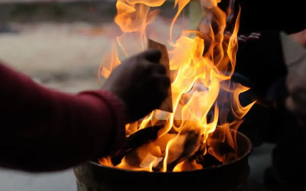 2023正月初三烧纸钱早了好还是晚了好 正月初三烧纸几点好