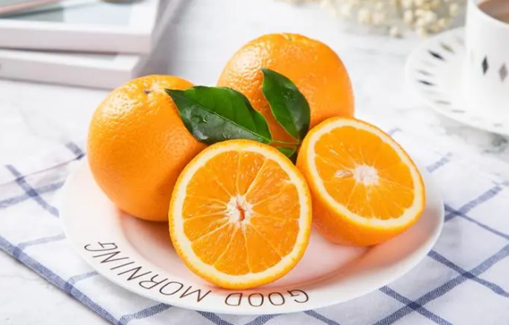 冬天吃橙子好还是橘子好（冬天每天吃橙子好吗）