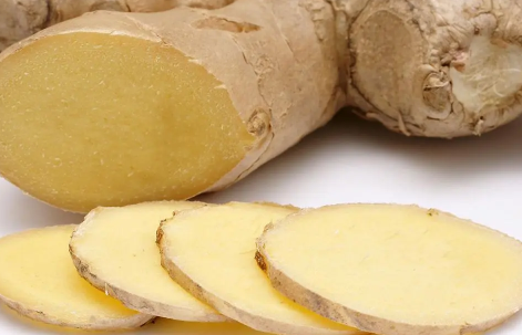 只需一片姜排出4斤宿便真的假的 为什么喝生姜水会排便