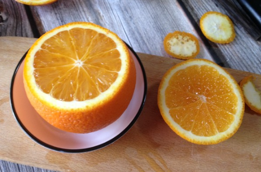 蒸橙子放盐和冰糖效果一样吗 蒸橙子放盐和冰糖效果有什么不同