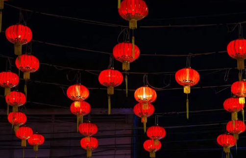 2023过年店铺门口挂几个灯笼 过年店铺门口挂灯笼有啥说法没