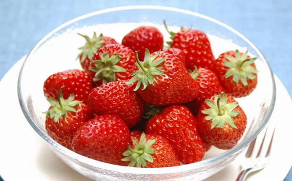 吃草莓补充维生素C吗 吃草莓补充什么维生素