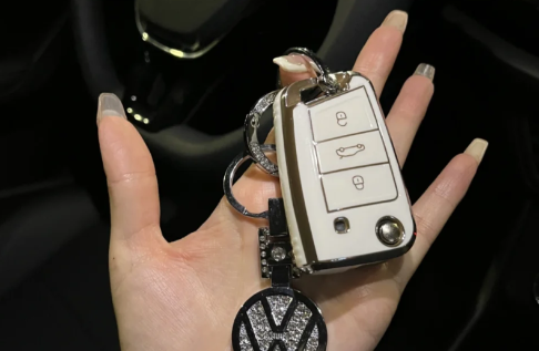 车钥匙和衣服一起洗了还能用吗（车钥匙进水了失灵了怎么办）