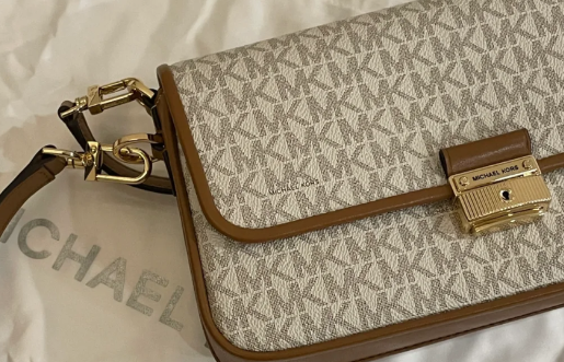 英国mk包包为什么只卖两百多（背mk女包很掉档次吗）