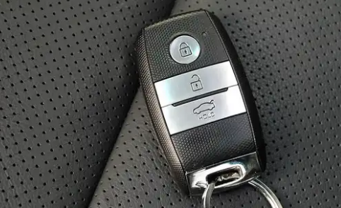 车钥匙和衣服一起洗了还能用吗（车钥匙进水了失灵了怎么办）