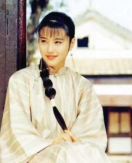 周海媚吕良伟为何分手（盘点周海媚的8段揪心恋情）