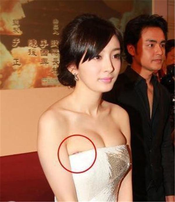 杨幂胸罩脱落不遮挡照片曝光（杨幂仅穿内衣拍性感大片）