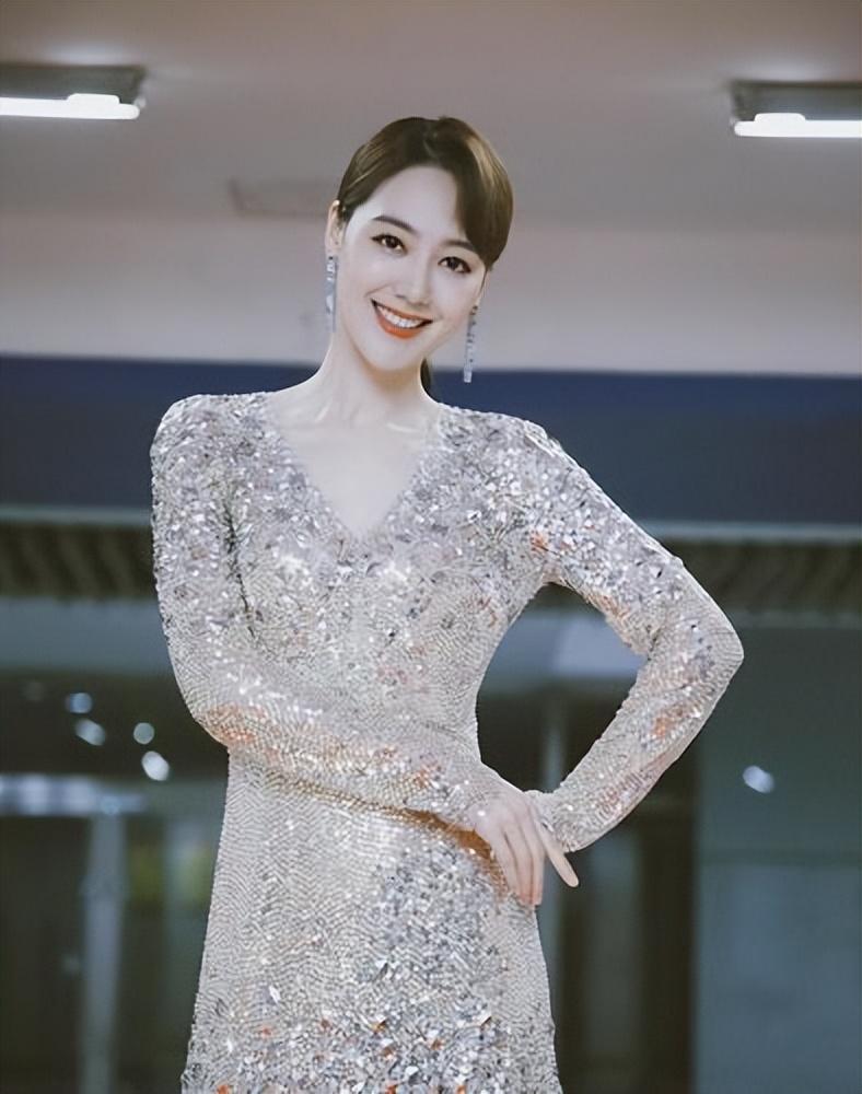 王冠为什么单身（央视主持人王冠感情绯闻）