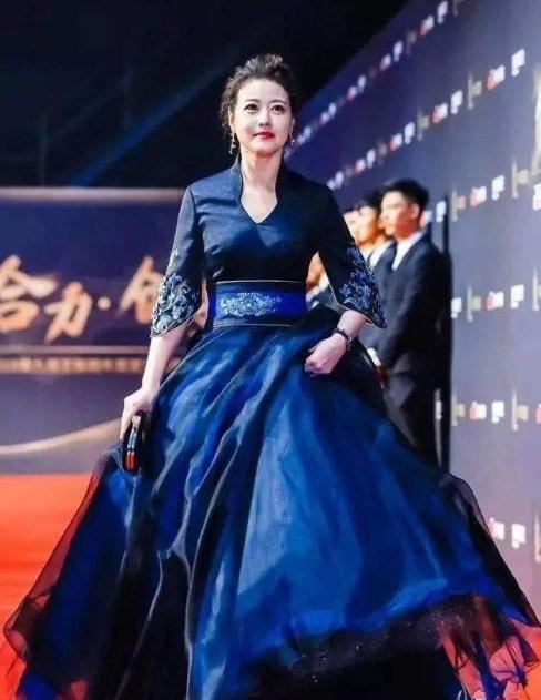 周海媚吕良伟为何分手（盘点周海媚的8段揪心恋情）