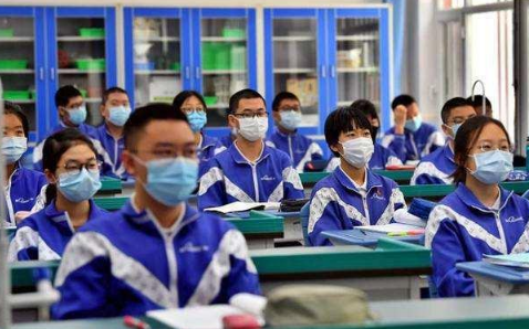 多地学校因新冠甲流等停课真的假的3