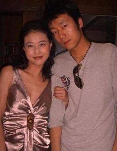 周海媚吕良伟为何分手（盘点周海媚的8段揪心恋情）