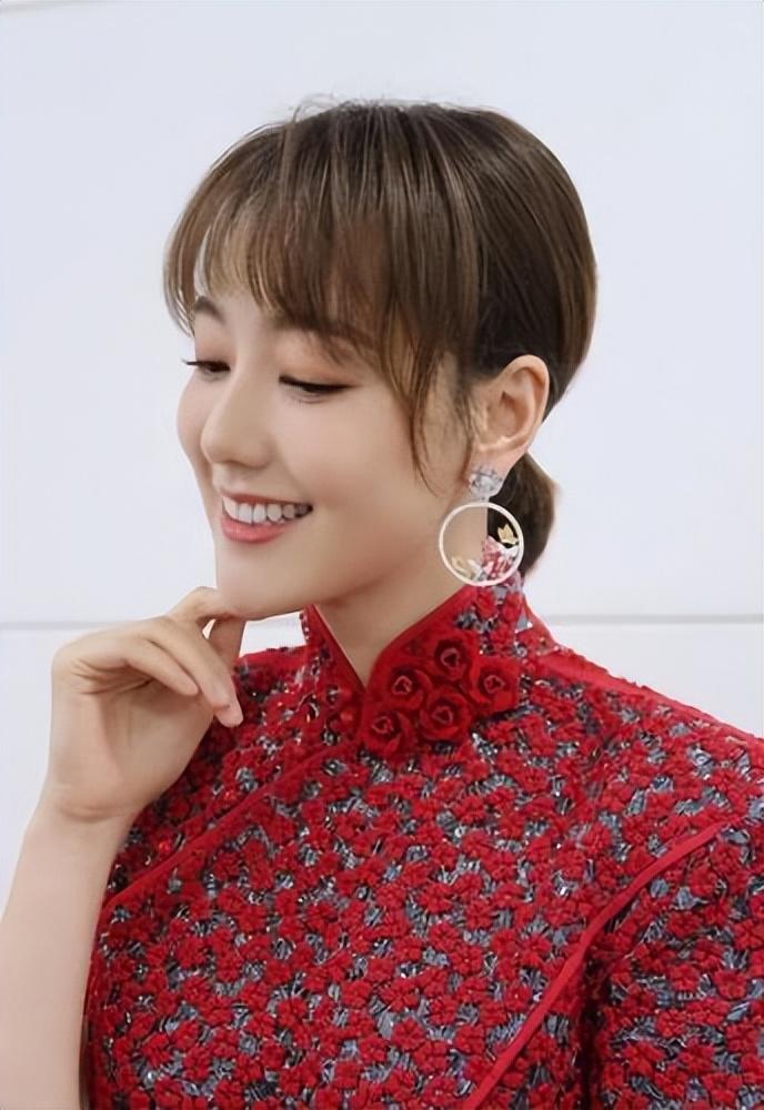 王冠为什么单身（央视主持人王冠感情绯闻）