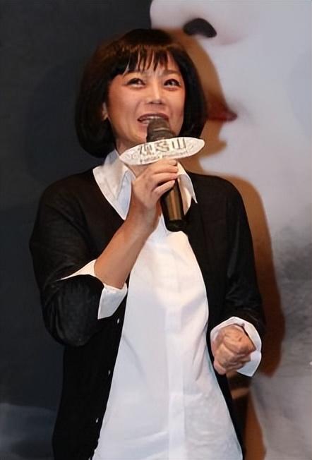 54岁张曼玉为什么这么穷（张曼玉个人资料简历）