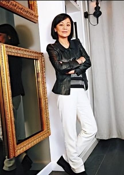 54岁张曼玉为什么这么穷（张曼玉个人资料简历）