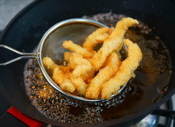 炸鸡柳是热油下锅还是冷油下锅（炸鸡柳是凉油炸的吗）