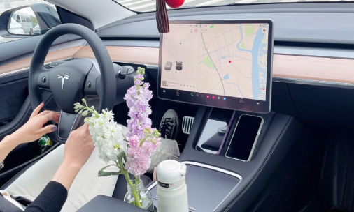 特斯拉跌价这么厉害为什么还有人买（特斯拉为啥降价几十万）