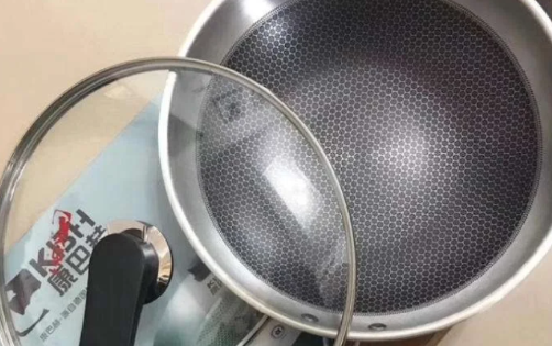 蜂巢锅是什么材料做的（蜂巢锅适合做什么食物）