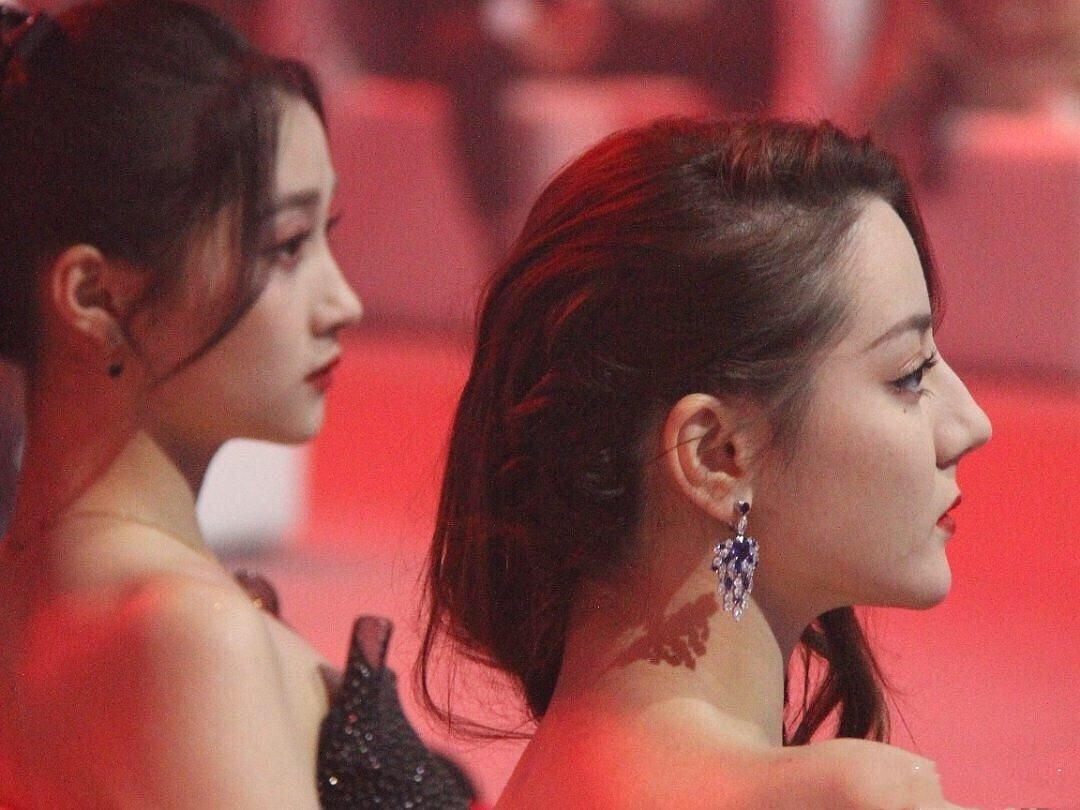 怎么感觉肖战喜欢杨紫(肖战偷窥杨紫胸部) 怎么感觉肖战喜欢杨紫(肖战偷窥杨紫胸部)