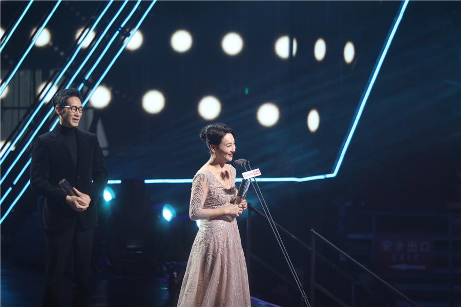 怎么感觉肖战喜欢杨紫(肖战偷窥杨紫胸部) 怎么感觉肖战喜欢杨紫(肖战偷窥杨紫胸部)