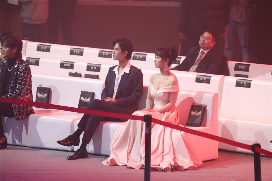 怎么感觉肖战喜欢杨紫(肖战偷窥杨紫胸部) 怎么感觉肖战喜欢杨紫(肖战偷窥杨紫胸部)