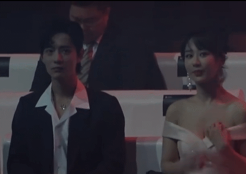 怎么感觉肖战喜欢杨紫(肖战偷窥杨紫胸部) 怎么感觉肖战喜欢杨紫(肖战偷窥杨紫胸部)