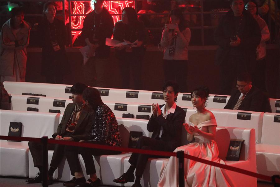 怎么感觉肖战喜欢杨紫(肖战偷窥杨紫胸部) 怎么感觉肖战喜欢杨紫(肖战偷窥杨紫胸部)