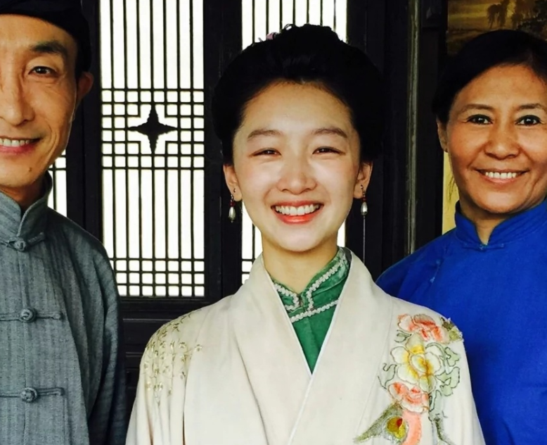 周冬雨身高体重多少（体重44kg的周冬雨）