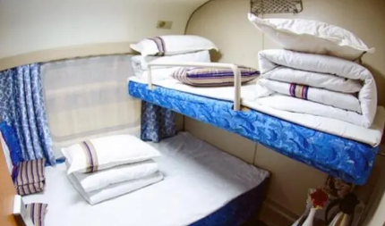 火车软卧妹子多还是硬卧多（一个女孩选硬卧好还是软卧好）